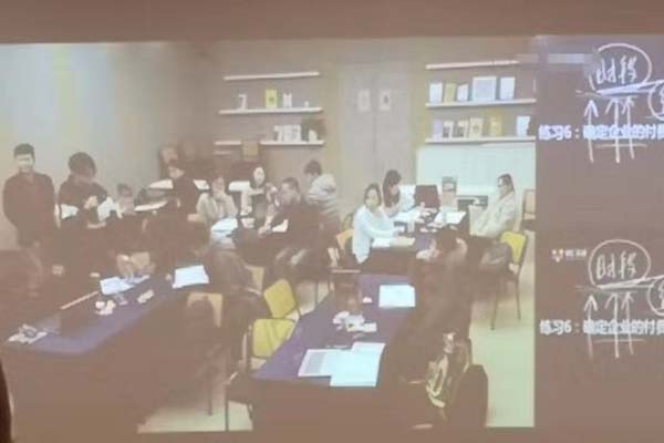 62彩集团喷粉房厂家参加提升企业创新能力培训班